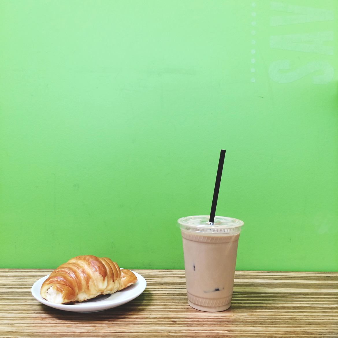 portoloa coffee lab, costa mesa, ca | coffee and croissant 